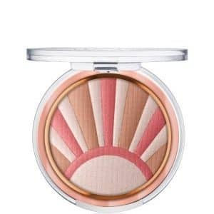 essence kissed by the light illuminating powder Kompaktpuder